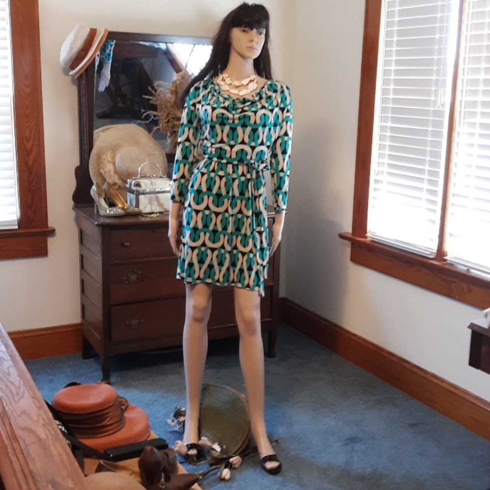 Very pretty mini  vintage dress.